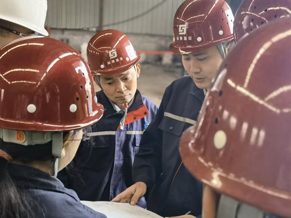 朱總、張博項(xiàng)目現(xiàn)場(chǎng)觀摩：上海君康工貿(mào)指定房屋安全性檢測(cè)1